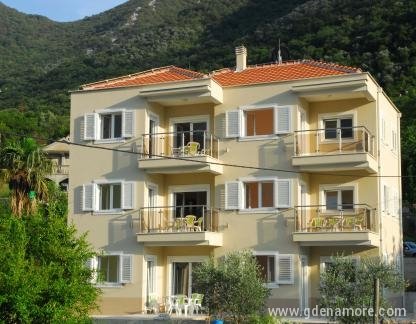 Hera apartments, One bedroom apartment with terrace, private accommodation in city Donji Stoliv, Montenegro - Kuca
